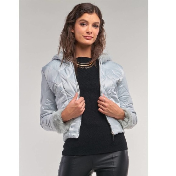 NWT Frosty Blue Quilted Cropped Winter Jacket - Picture 3 of 8